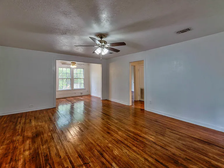 816 Ogden St — Photo 4