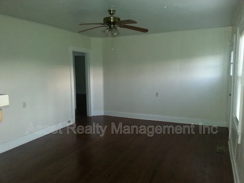 2 bed, 1.0 bath, 1100 sqft, $1,795 — Photo 3