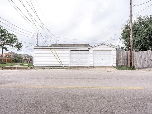 2nd image of 2028 Neumann Dr