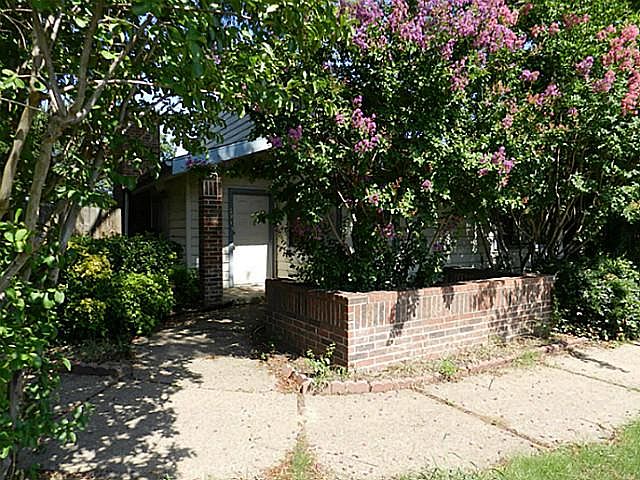 2nd image of 5915 Royalcrest Dr