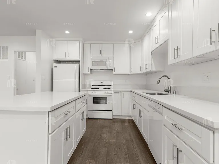 (An/Ti/Yo:B) 4216 Mary Ellen Avenue — Photo 6
