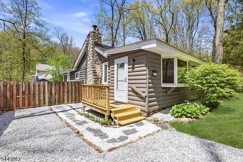 5 Sanoset Rd