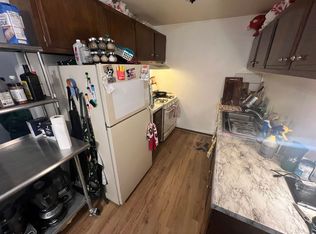200 Williamsburg Dr APT 1, Thiensville, WI 53092