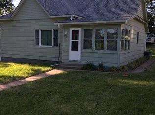 706 Oak St, Oakland, IA 51560