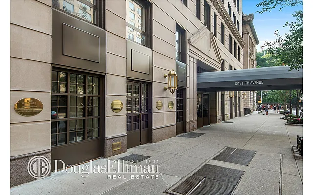 Sold by Douglas Elliman | media 24