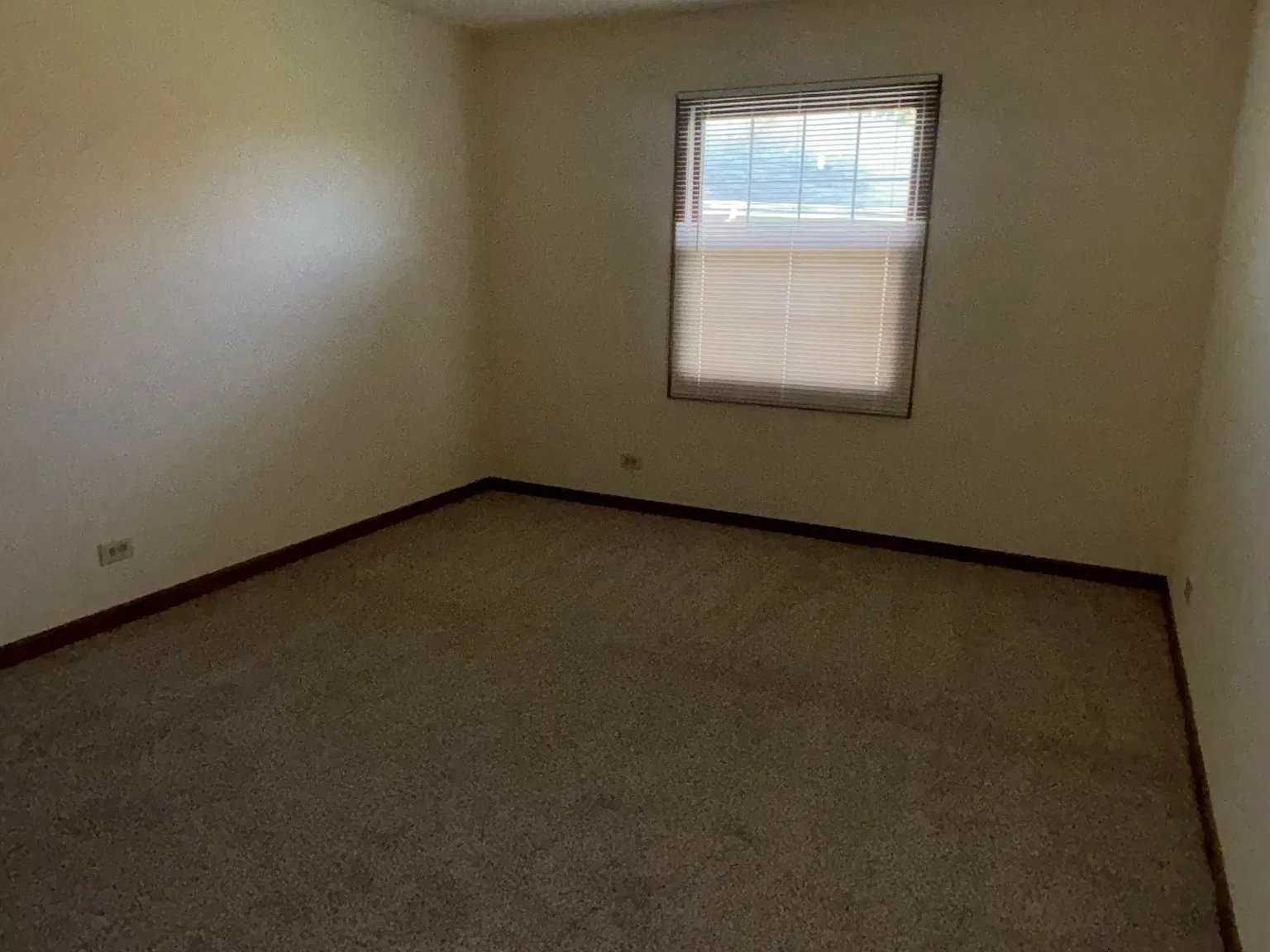 2 bed, 1000 sqft, $1,550 — Photo 1