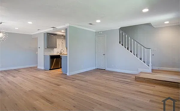 3 bed, 1333 sqft, $3,900 — Photo 3