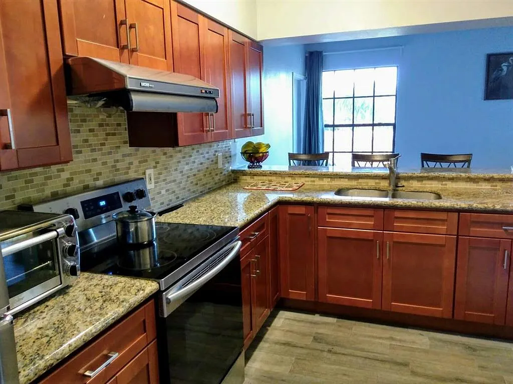 2 bed, 2.0 bath, 1050 sqft, $1,700 — Photo 4
