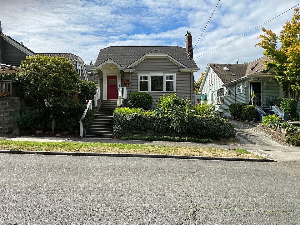 2nd image of 107 W Raye St