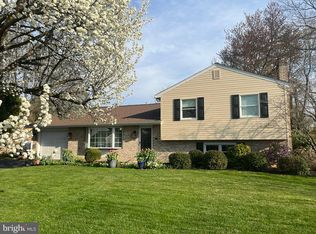 17 Laurel Dr, Mechanicsburg, PA 17055