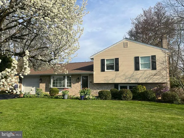 17 Laurel Dr, Mechanicsburg, PA 17055