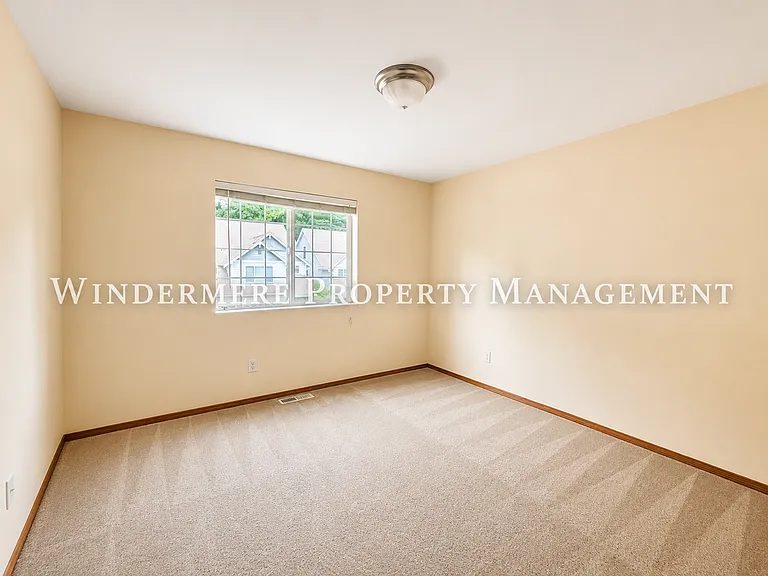 3005 NE Yale Way — Photo 14