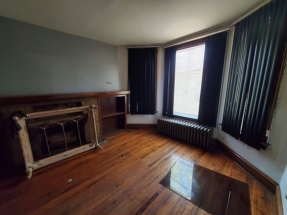 3rd image of 453 N Hamlin Ave