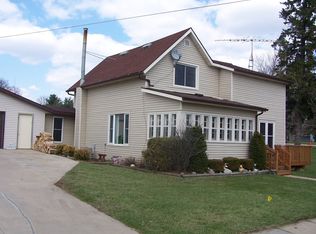 304 W Main St, Cobb, WI 53526