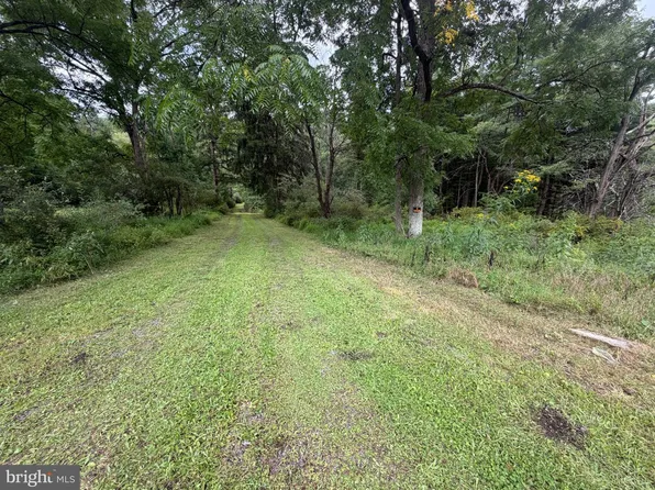 3410 New Lancaster Valley Rd, Milroy, PA 17063