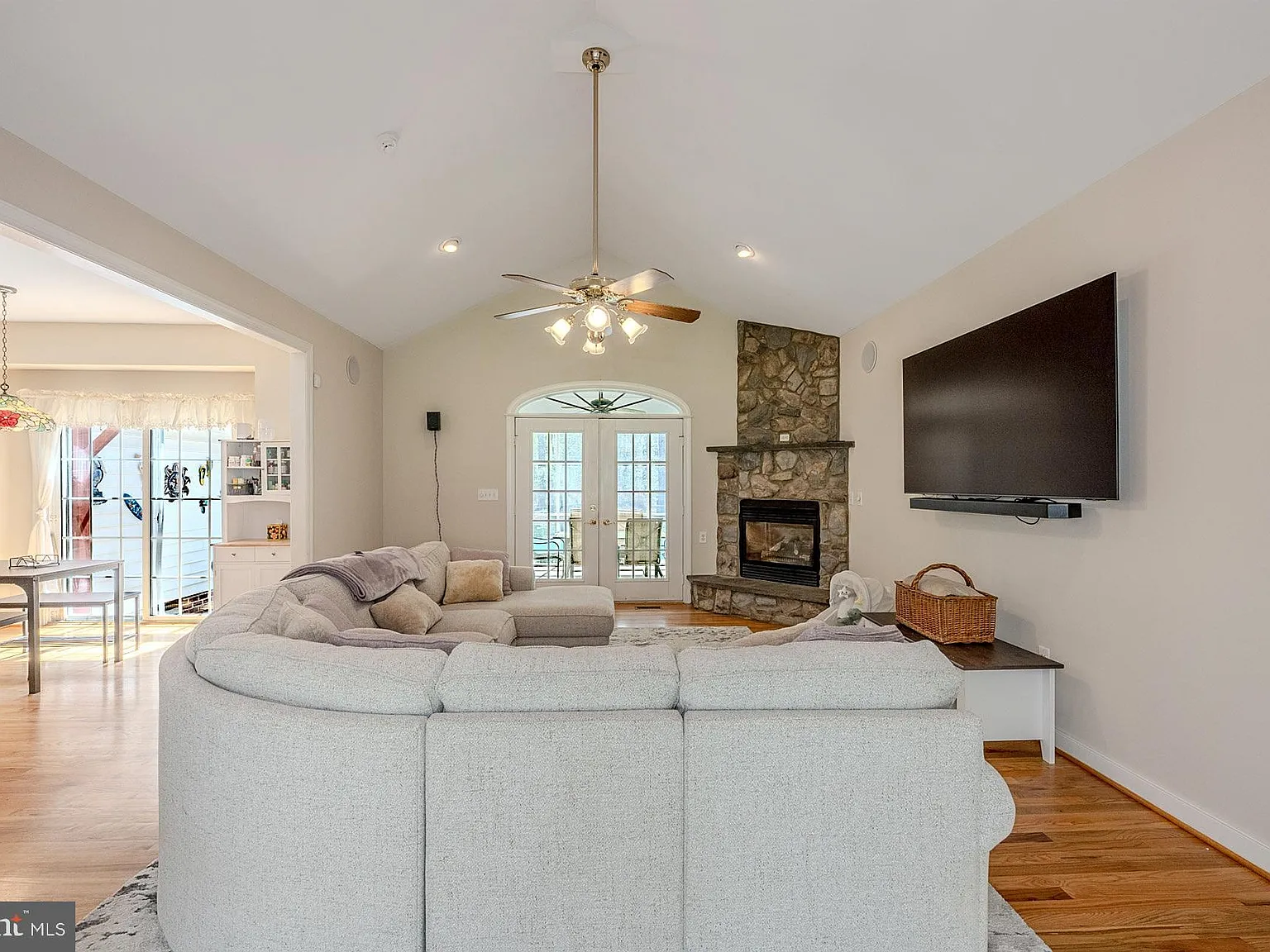 5 bed, 3146 sqft, $4,000 — Photo 4