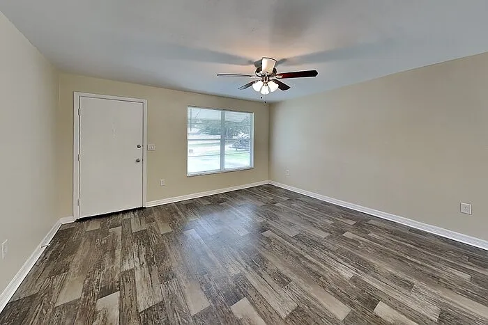 3 bed, 2.0 bath, 1211 sqft, $1,595 — Photo 3