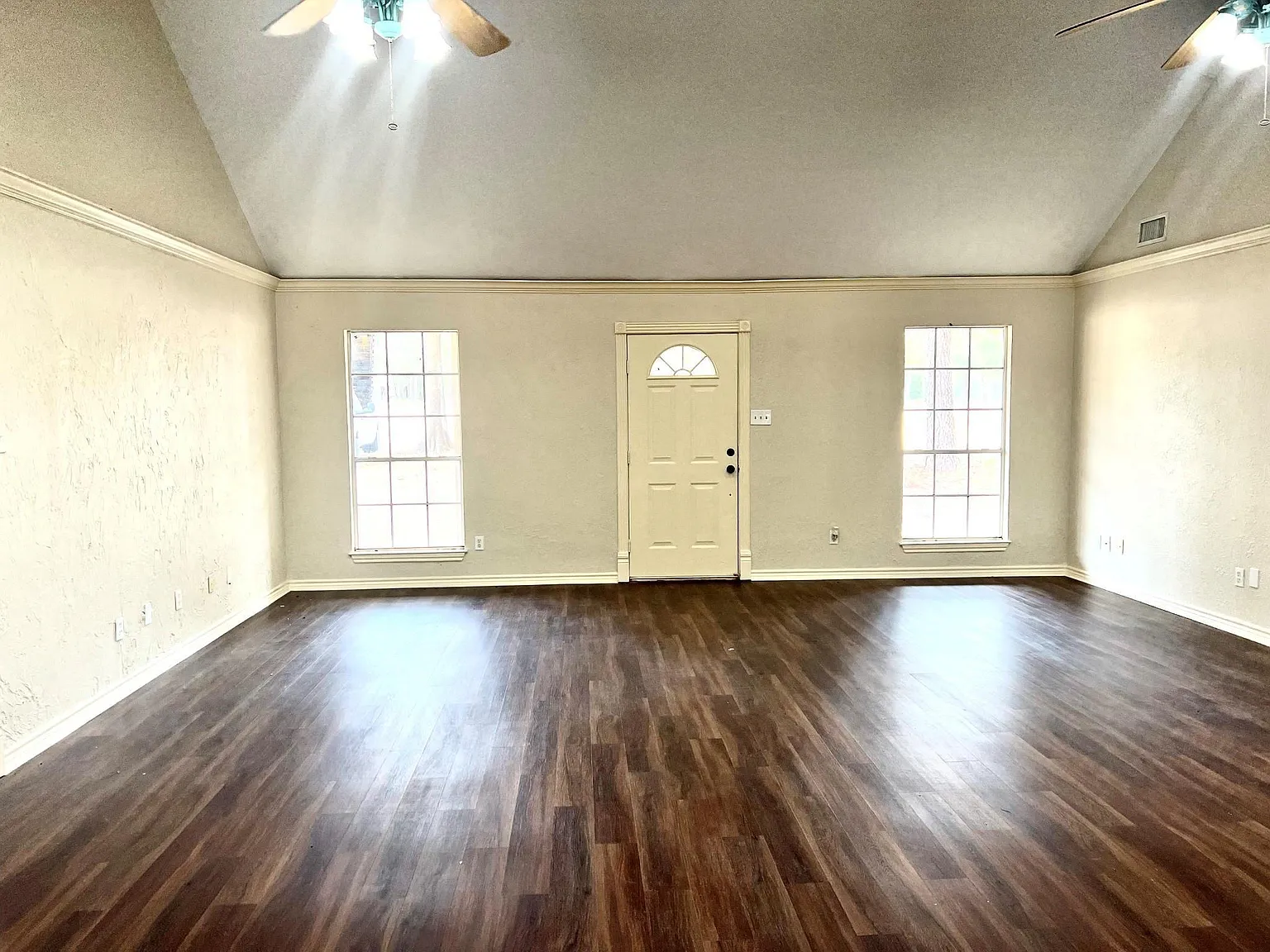 3 bed, 2.0 bath, 2154 sqft, $4,000 — Photo 3