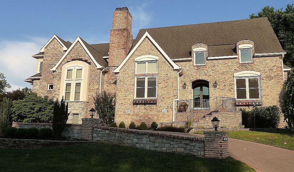 Front w circular drive