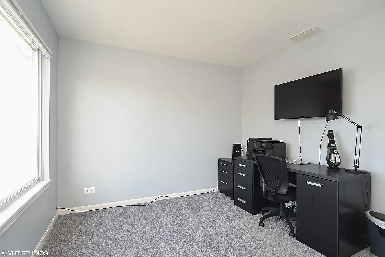 2 bed, 1.5 bath, 1300 sqft, $2,400 — Photo 2
