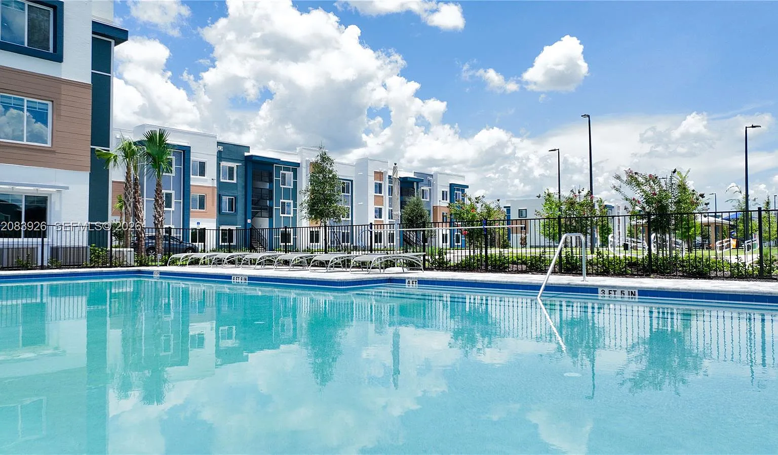 3 bed, 2.0 bath, 1225 sqft, $1,593 — Photo 2