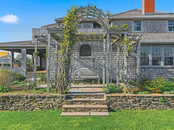 59 Baxter Rd, Nantucket, MA 02554