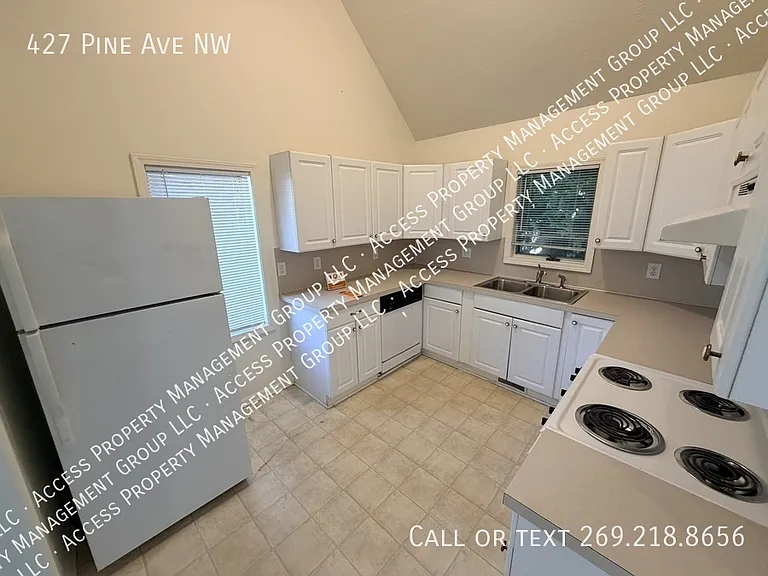 427 Pine Ave NW — Photo 11
