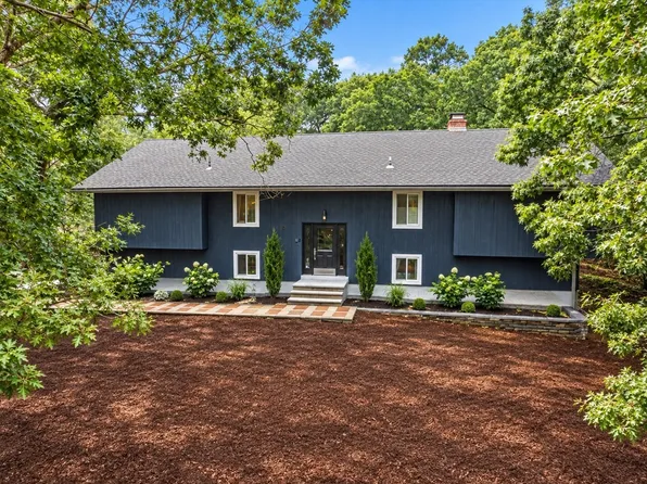 21 Woodvale Ave, Plymouth, MA 02360