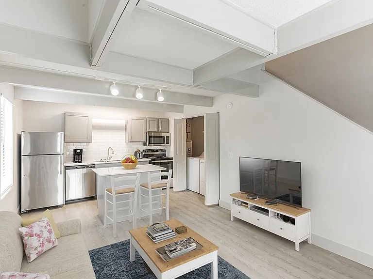 Fairway Meadows Townhomes — Photo 10