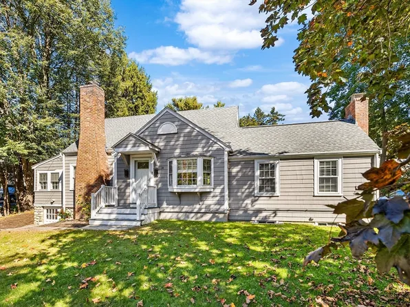 34 Essex St, Lynnfield, MA 01940