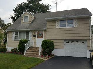 51 Crescent St, Rochelle Park, NJ 07662
