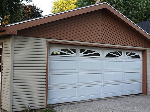 2 Car Detached Garage