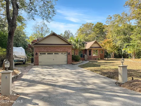 803 Albatross Way, Hampstead, NC 28443