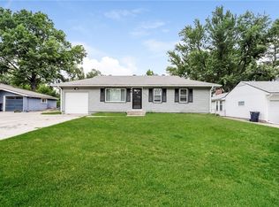 5304 NE 44th St, Kansas City, MO 64117