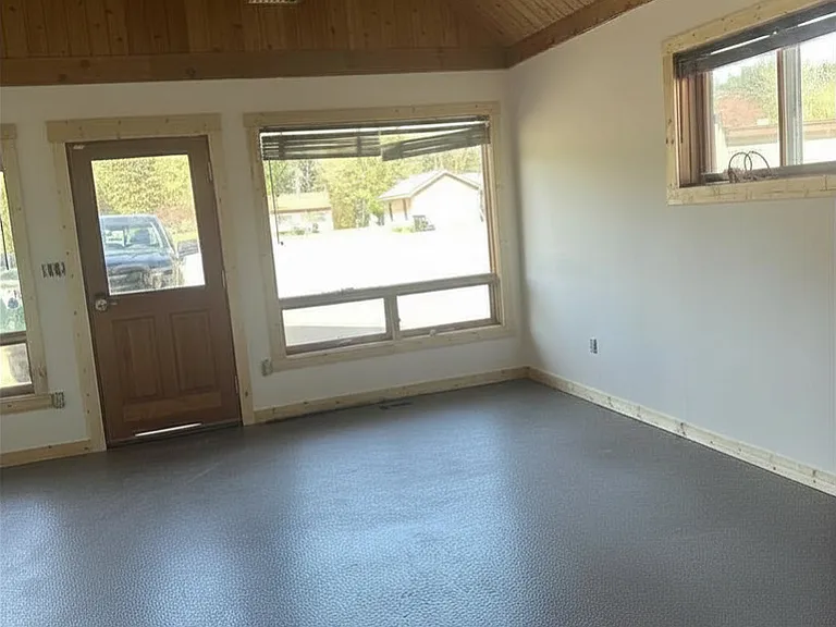 3740 Country Dr — Photo 10