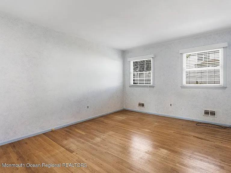 648 Longview Dr — Photo 11