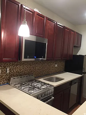 Rented by Metroline Realty | media 82