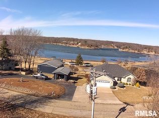 1055 Lakeview Rd N, Dahinda, IL 61428