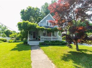 63 Grove St, Clinton, CT 06413