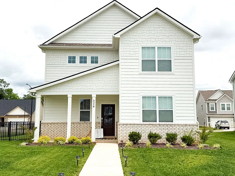 1219 Ross Farms Blvd — Photo 1