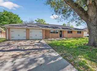 1215 Lawrence St, Rosenberg, TX 77471