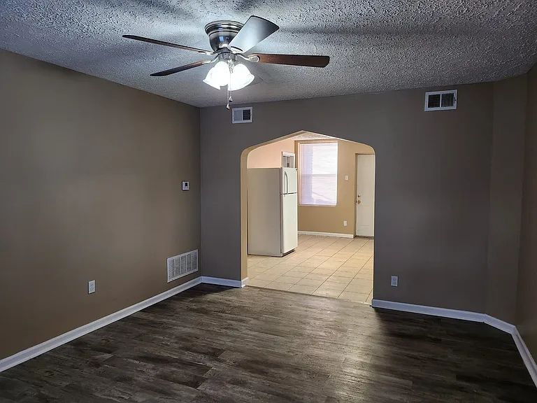 1517 Vinton St — Photo 2