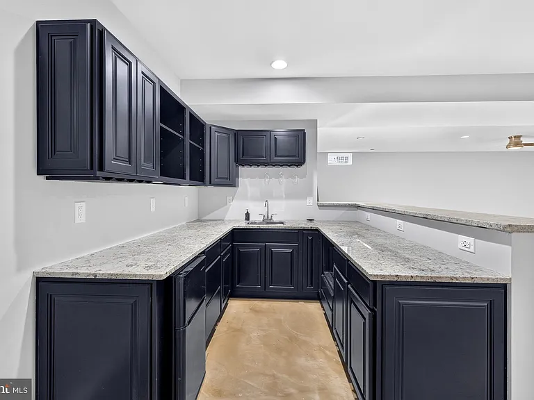 9036 Woodpecker Ct — Photo 34