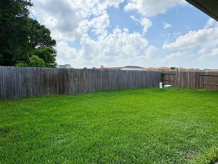 1331 S Maple Dr — Photo 23