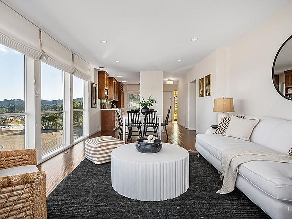 5th image of 290 Via Casitas #303