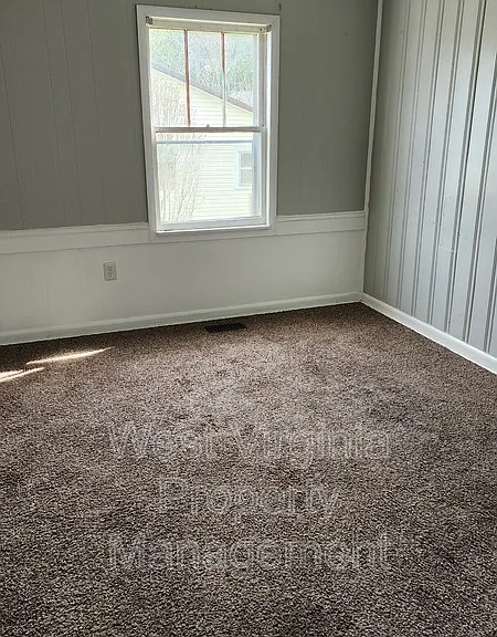 132 S Hill St — Photo 5