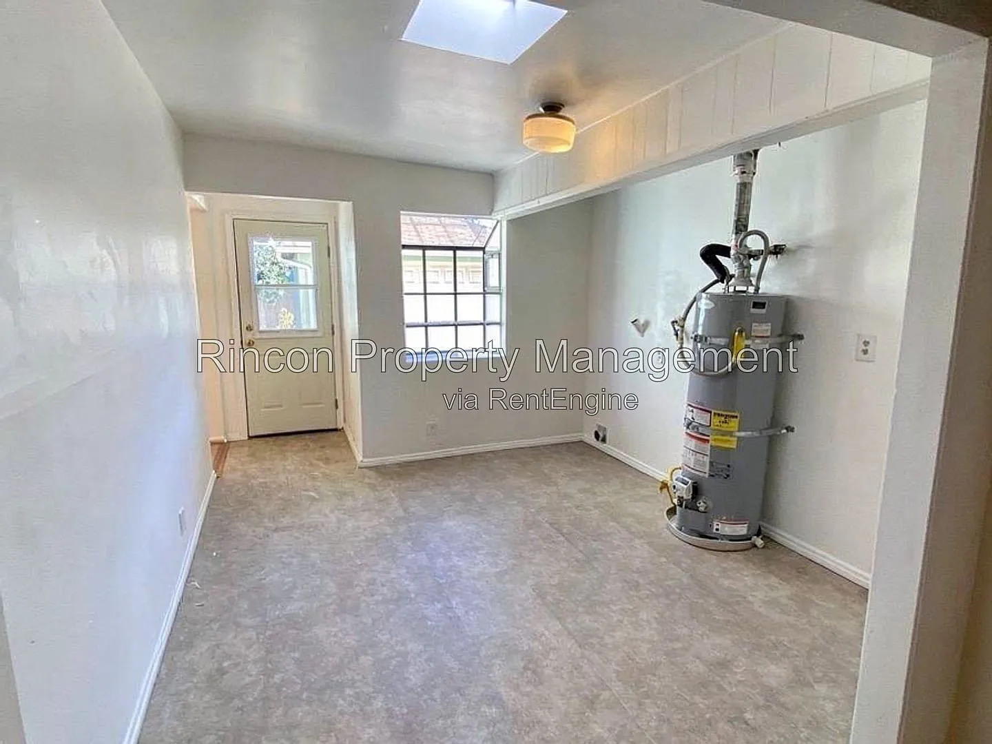 3 bed, 2.5 bath, 2242 sqft, $4,395 — Photo 2
