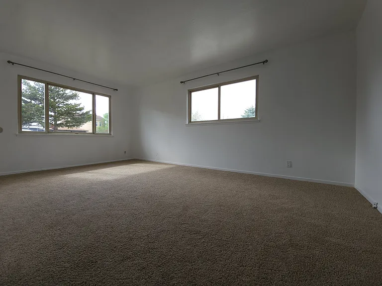 1540 Kirman Ave — Photo 3