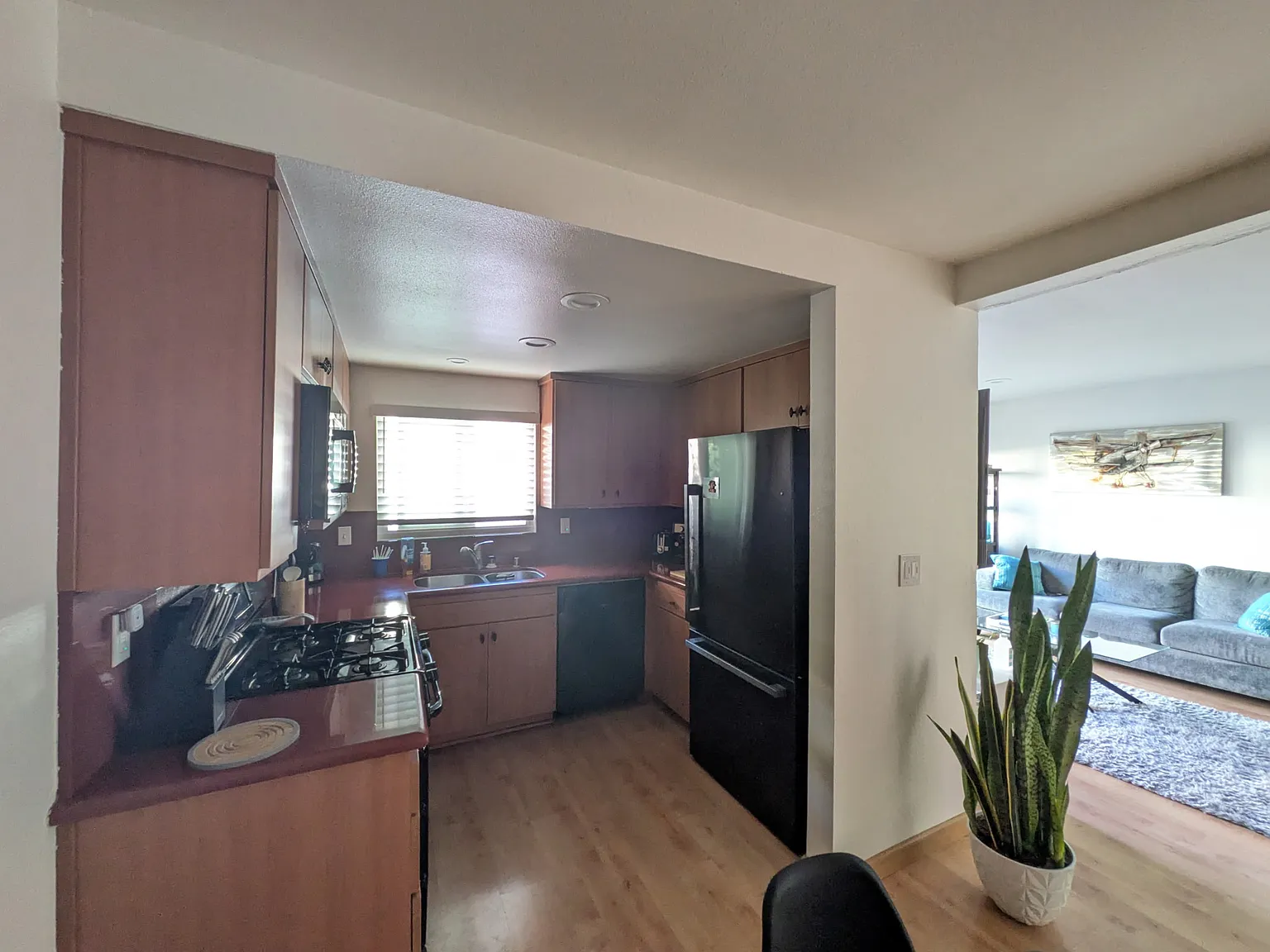 4 bed, 1307 sqft, $4,000 — Photo 3
