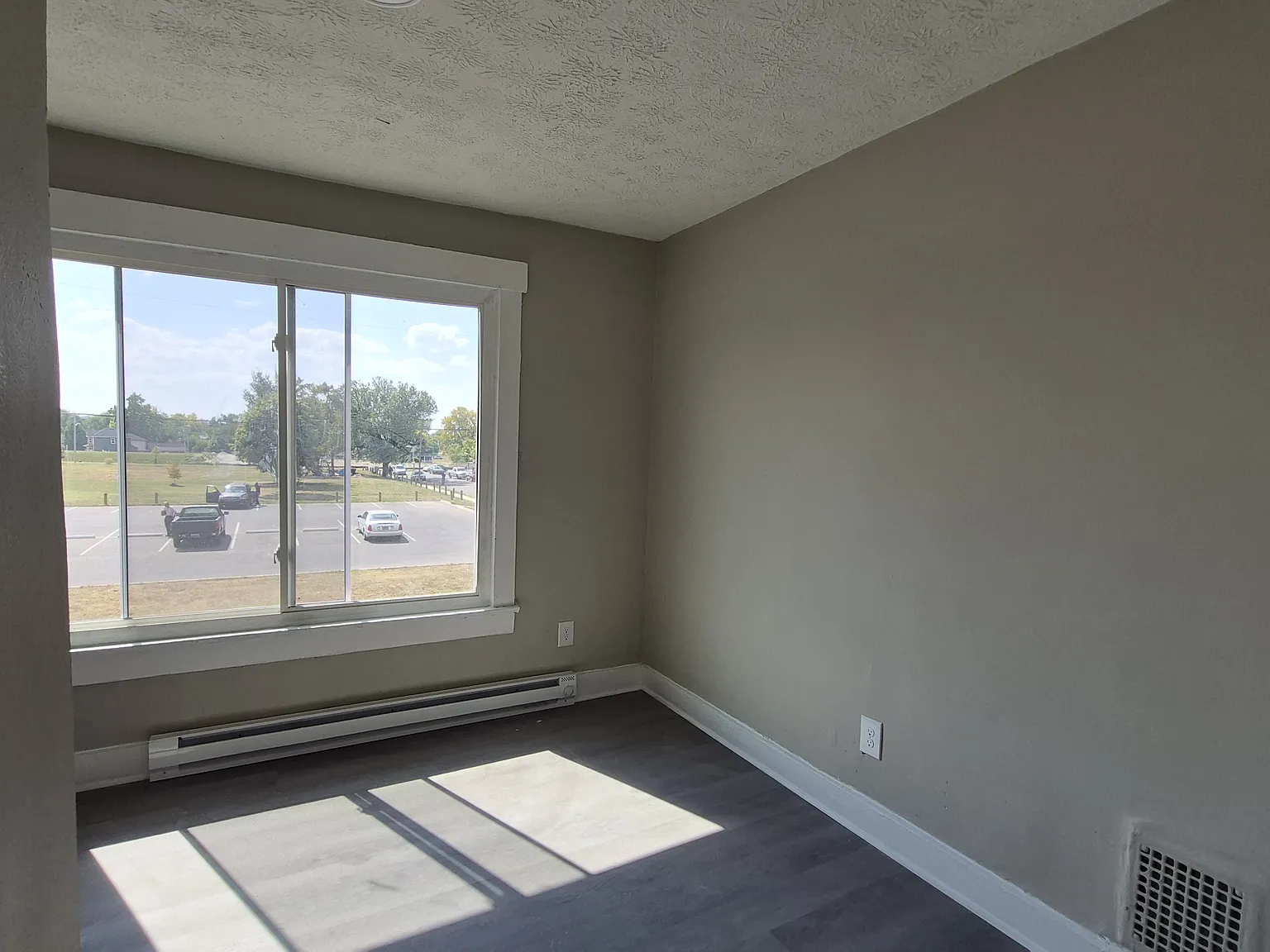 912 Riverview Ter — Photo 4
